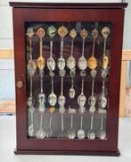 Antiek vitrine-wandkast met 24 souvenier lepels lepel oud, Antiek en Kunst, Ophalen of Verzenden