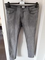 Q.S. Grijze spijkerbroek Maat: 42 Prijs: € 4, Vêtements | Femmes, Jeans, Gris, Enlèvement ou Envoi, Comme neuf, Q.S.