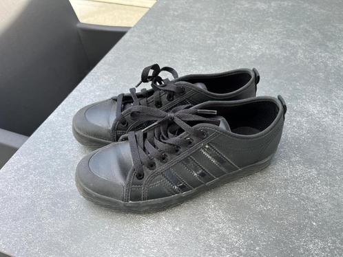 Zwarte sneakers Adidas, Kleding | Dames, Schoenen, Zo goed als nieuw, Sneakers, Zwart, Ophalen of Verzenden