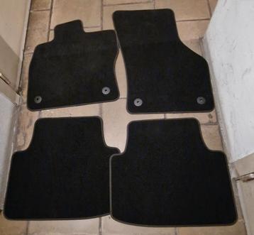 Originele vloermatten met vloerbedekking VW Passat B8/B8.5 ( beschikbaar voor biedingen