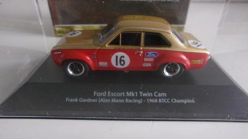 FORD ESCORT MK1 TC.1ère  BTCC 68.NEUVE.BOX + VITRINE, Hobby & Loisirs créatifs, Voitures miniatures | 1:43, Neuf, Voiture, Autres marques