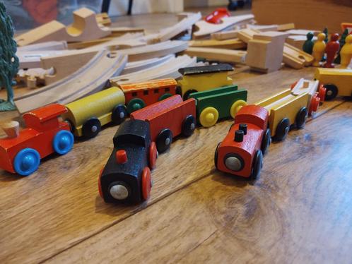 dubbele set treinsporen met veel treintjes e.a., Kinderen en Baby's, Speelgoed | Houten speelgoed, Gebruikt, Overige typen, Ophalen
