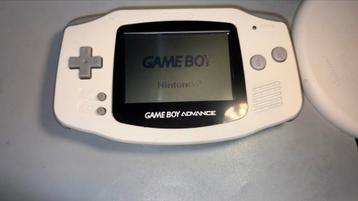 GameBoy Advance White beschikbaar voor biedingen