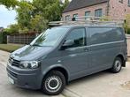 VOLKSWAGEN TRANSPORTER T5 2.0TDI 3PLAATS AIRCO PDC TOPSTAAT, Auto's, Voorwielaandrijving, Euro 5, Stof, Zwart
