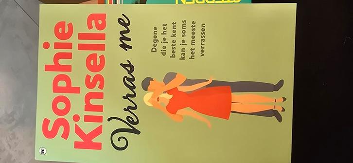 Sophie Kinsella - Verras me, Boeken, Literatuur, Zo goed als nieuw, Ophalen of Verzenden