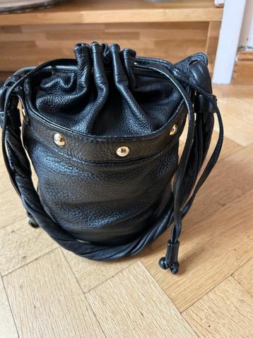 sac bandoulière en cuir - noir disponible aux enchères