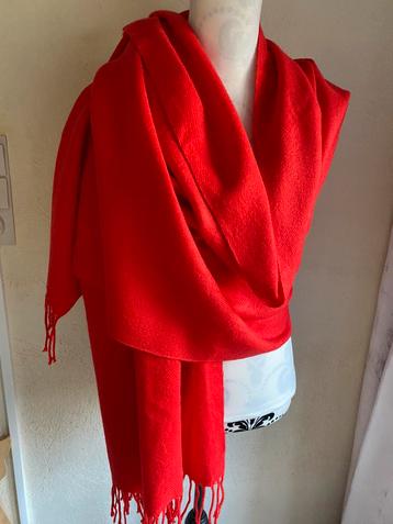 Foulard Oversize Rouge KIOMI pour Noël - 74 cm x 2 m 4 disponible aux enchères