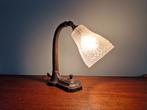 Lampe Art Déco en verre moulé pressé satiné, années 1920-30, Antiquités & Art, Antiquités | Éclairage, Enlèvement ou Envoi