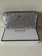 Guess zilver, Bijoux, Sacs & Beauté, Porte-monnaie & Portefeuilles, Enlèvement ou Envoi, Comme neuf, Gris, Guess