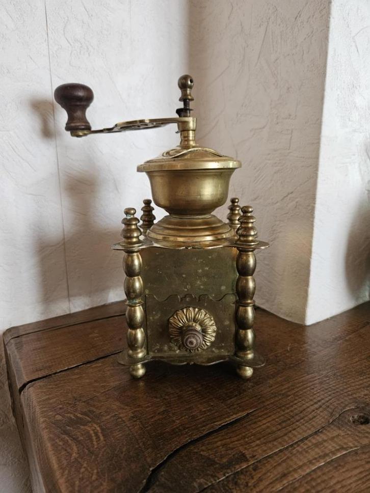 Ancien moulin à café en laiton métal doré massif, Antiek en Kunst, Antiek | Woonaccessoires, Ophalen of Verzenden