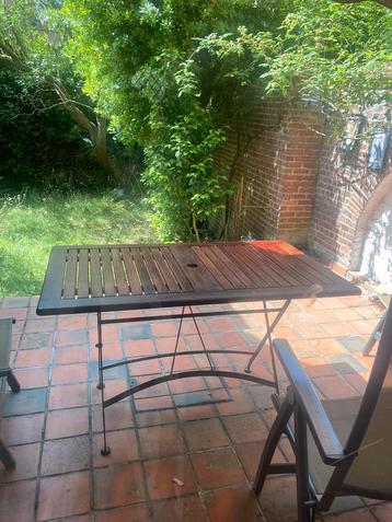 Opklapbare tafel van hout en ijzer beschikbaar voor biedingen