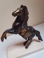 Cheval en bronze sur socle en marbre., Antiquités & Art, Antiquités | Bronze & Cuivre, Enlèvement