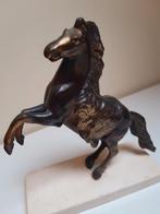 Bronzen paardje op marmeren sokkel., Ophalen