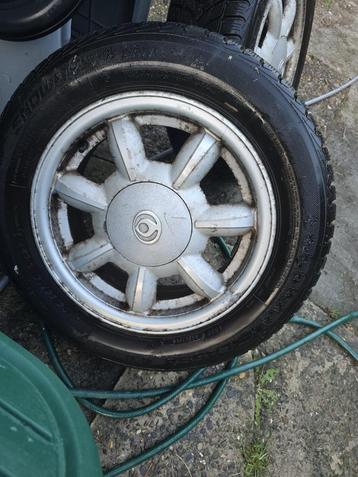 Band met velg  beschikbaar voor biedingen