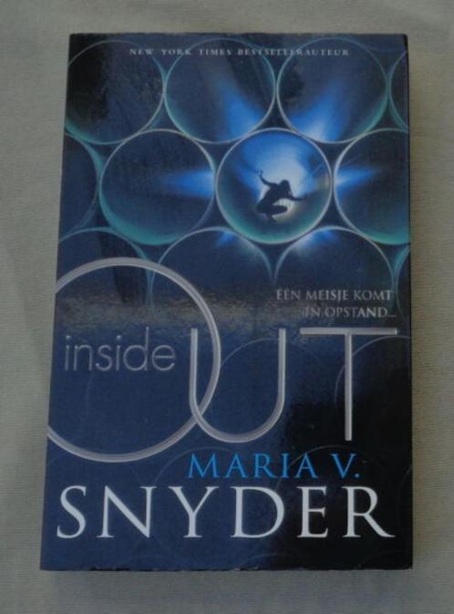 MARIA V. SNYDER Inside out Dutch PAPERBACK 1ère édition, Livres, Romans, Utilisé, Enlèvement ou Envoi