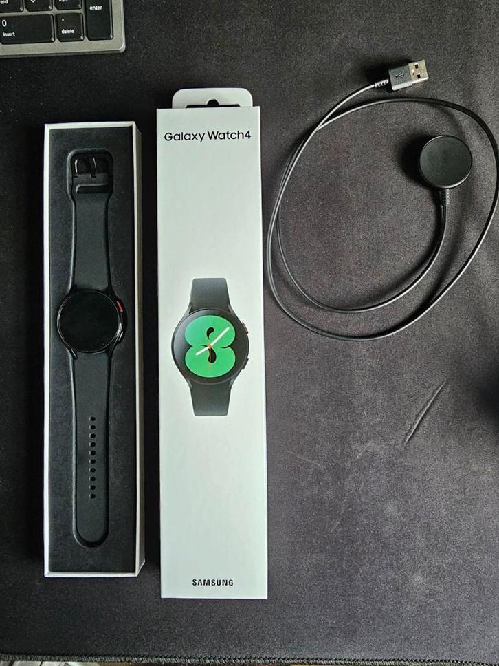 Samsung Galaxy Watch 4 - 40mm, Handtassen en Accessoires, Smartwatches, Zo goed als nieuw, Android, Zwart, Ophalen of Verzenden