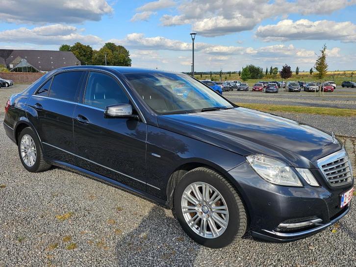 Mercedes E 250 Nieuwe achterwieg!!! Motor */- 60.000 km, Auto's, Mercedes-Benz, Particulier, E-Klasse, ABS, Airconditioning, Alarm