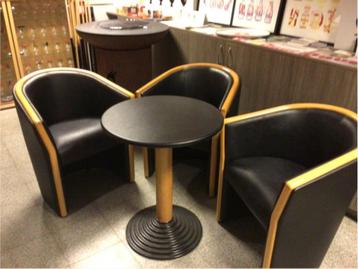 Loungeset tafel met drie zetels  beschikbaar voor biedingen