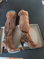 Cuissardes ou bottes hautes en suede, Vêtements | Femmes, Chaussures, Neuf, Enlèvement ou Envoi, Brun, Bottes hautes