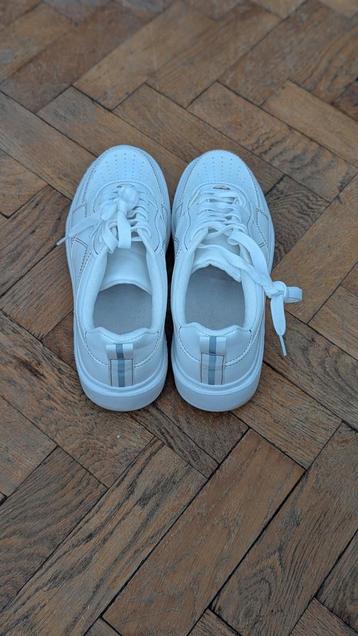 Chaussures blanches femme – Taille 39 – 10 €
 beschikbaar voor biedingen