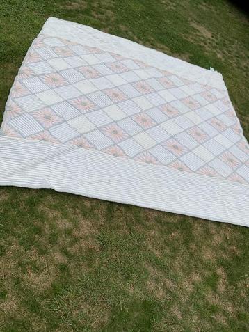 Prachtige sprei 2x2m , als nieuw beschikbaar voor biedingen