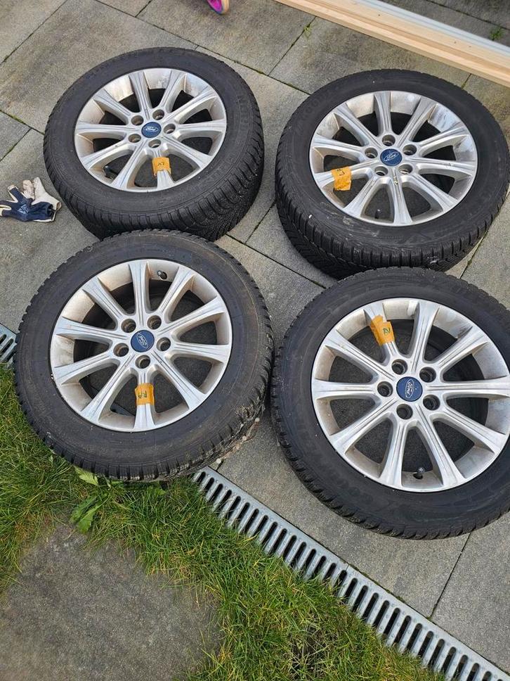 Ford velgen met winterbanden 215 55 16, Auto-onderdelen, Banden en Velgen, Band(en), Winterbanden, Ophalen of Verzenden