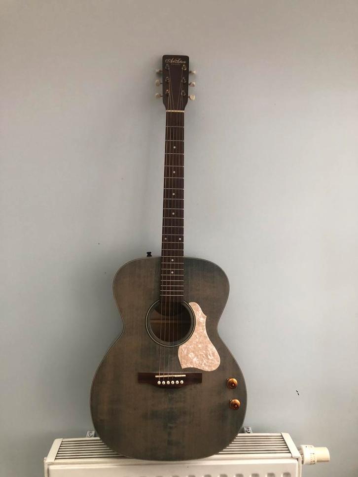 Art and lutherie legacy denim Q-discrete concert, Muziek en Instrumenten, Snaarinstrumenten | Gitaren | Akoestisch, Zo goed als nieuw