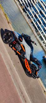Canam te huur, Motoren