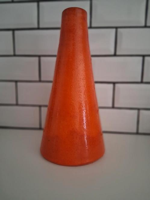 Studio keramiek: knappe vaas in fluo oranje., Huis en Inrichting, Woonaccessoires | Vazen, Zo goed als nieuw, Oranje, Ophalen of Verzenden