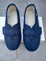 Pantoufles chaudes, pour femme. Pointure 36.  Bleu marine, Ophalen of Verzenden, Zo goed als nieuw, Blauw, Pantoffels of Sloffen