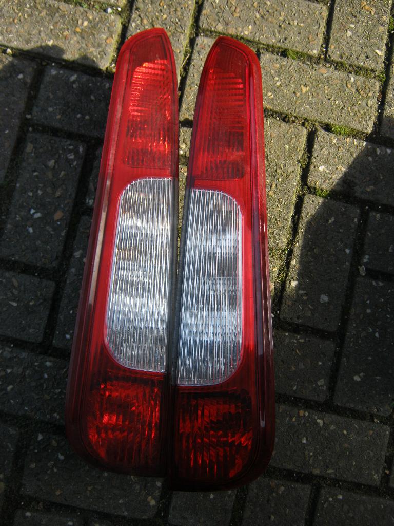 2 feux arrière pour Ford Focus C Max, Autos : Pièces & Accessoires, Enlèvement ou Envoi, Utilisé, Ford