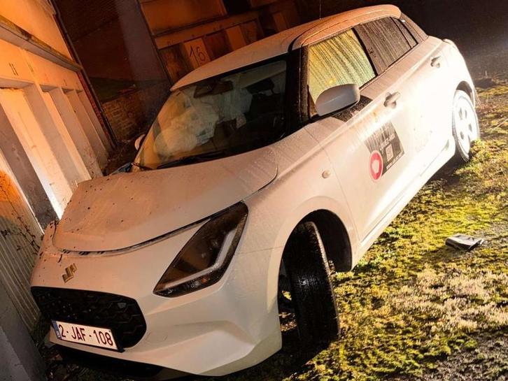 Suzuki Swift Swift 1.2i * ACCIDENTE * A LIRE *, Autos : Divers, Voitures accidentées, Suzuki, Boîte manuelle, Essence, Berline