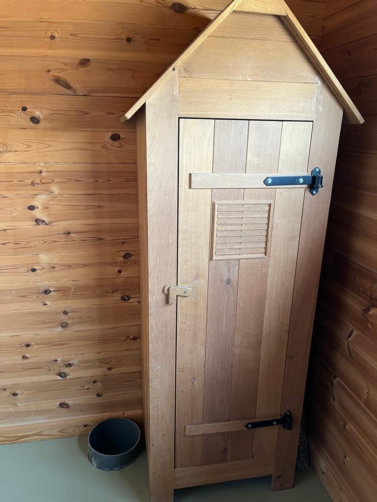 Meuble en chêne massif style « cabine de plage », Avec tablette(s), Landlijk / BoHo, Utilisé, 50 à 100 cm