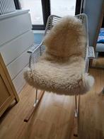 Schommelstoel met schapenvacht, Ophalen, Zo goed als nieuw, Wit, Eén