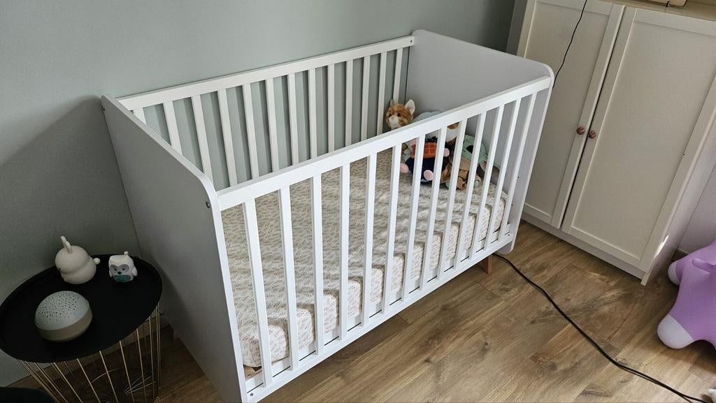 Lit bébé Quax Loft L 120 x L 60 cm blanc avec matelas 60x120, Enfants & Bébés, Berceaux & Lits, Enlèvement