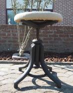 Ancien tabouret, Enlèvement