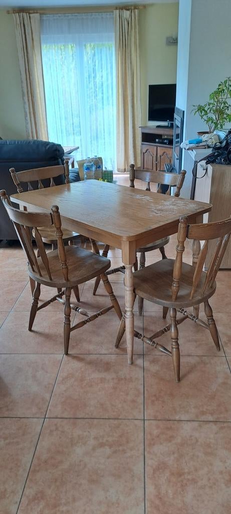 Table de cuisine et 4 chaises en bois, Enlèvement