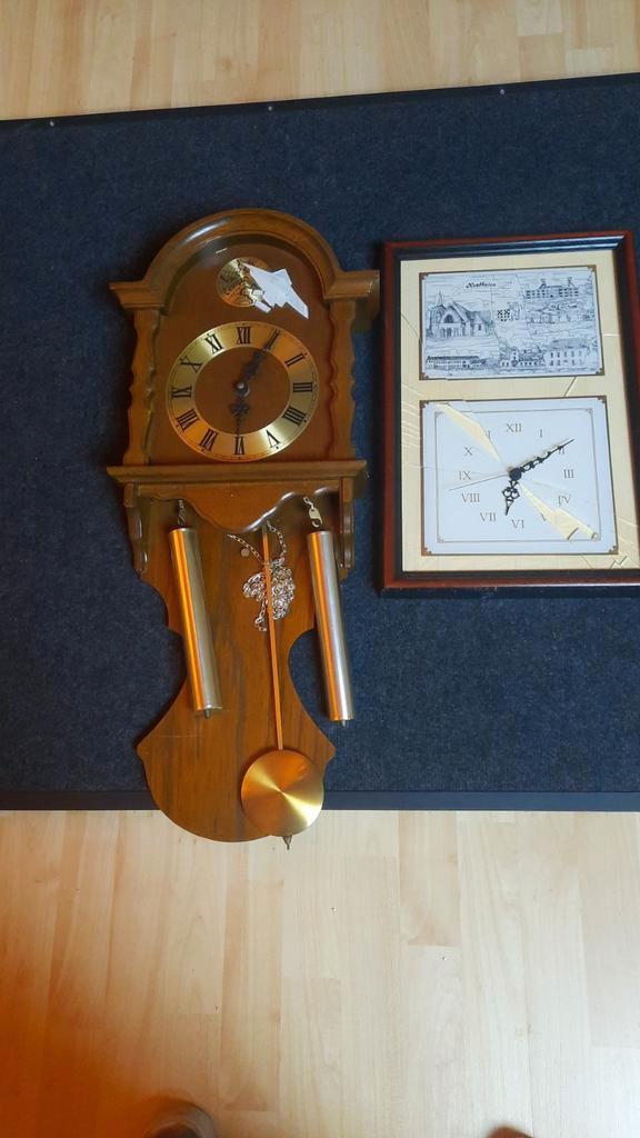 Unieke klokken, houten BigBen hangklok en een glazen klok, Antiquités & Art, Antiquités | Horloges, Enlèvement