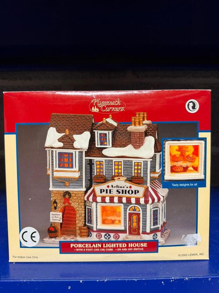 Lemax Plymouth Corners Arline’s Pie Shop 2002, (25659A), Diversen, Kerst, Zo goed als nieuw, Ophalen of Verzenden