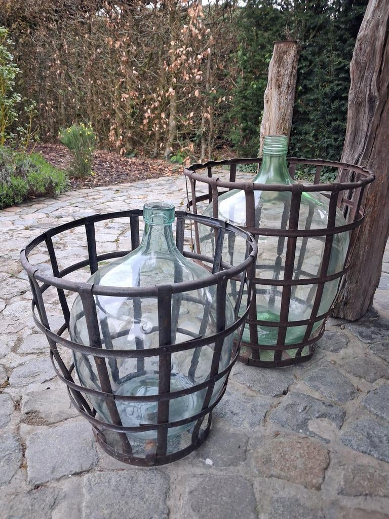 2 grote dames jeannes met ijzeren korven, Antiek en Kunst, Ophalen