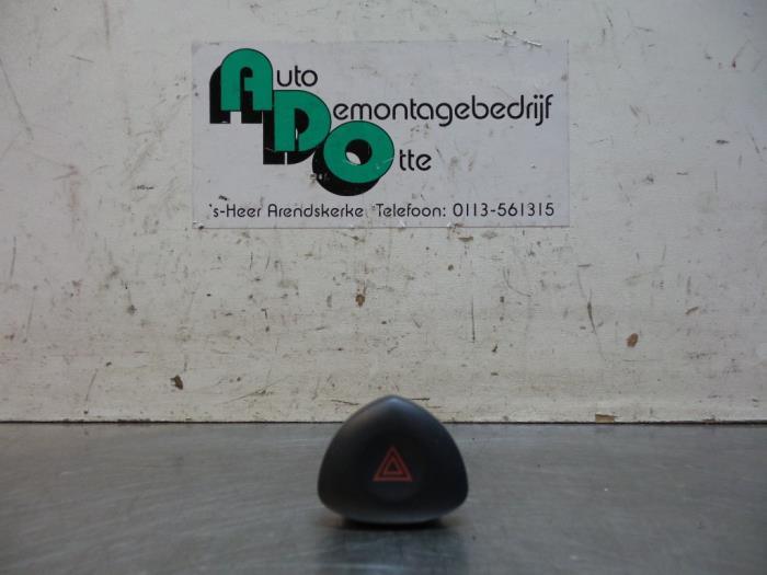 Commutateur éclairage d'urgence d'un Renault Clio (Clio 2 0, Autos : Pièces & Accessoires, Tableau de bord & Interrupteurs, Renault