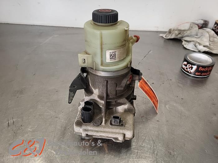 Stuurbekrachtiging Pomp van een Nissan Primastar, Gebruikt, -, -, Ophalen of Verzenden