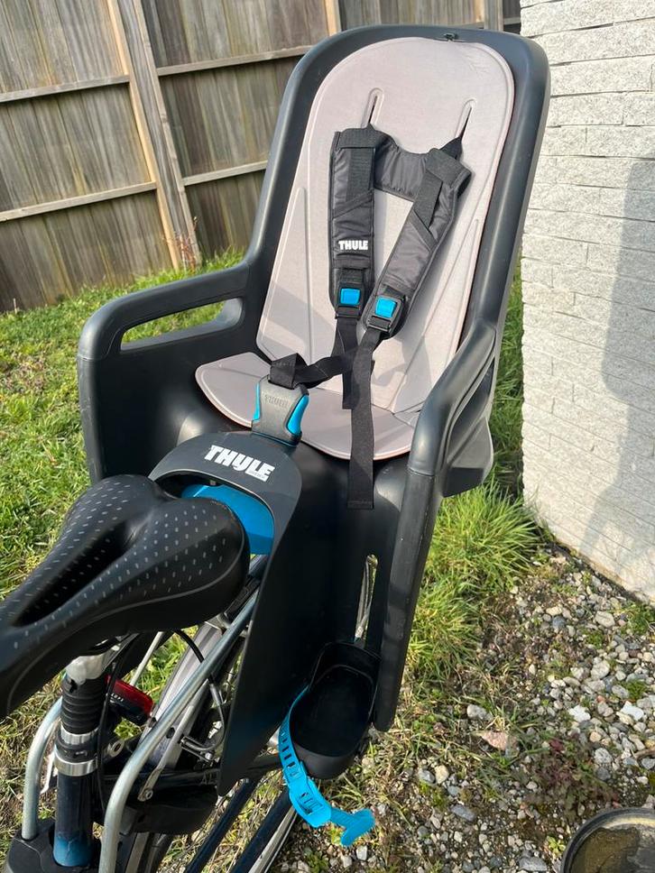 2 kinderzitjes Thule met 3 adaptors!, Fietsen en Brommers, Fietsaccessoires | Fietsstoeltjes, Gebruikt, Achterzitje, Voetsteuntjes