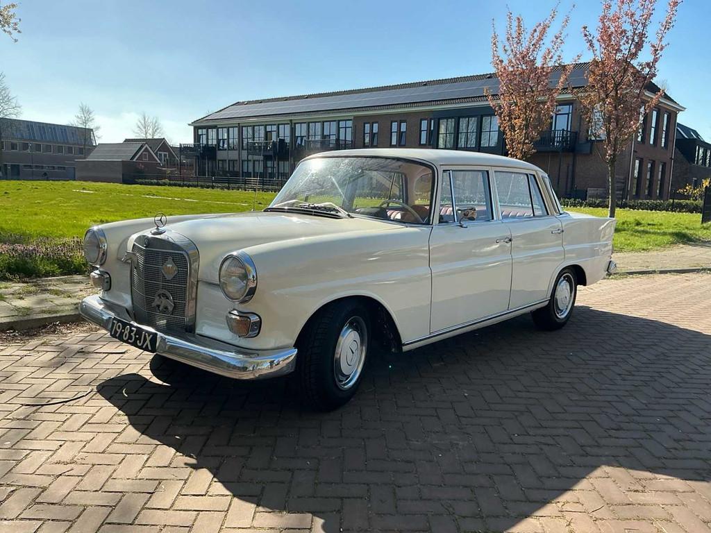 1967 Mercedes-Benz 200-280 (W115) 200 D Personenauto, Auto's, Gebruikt, Bedrijf, Diesel, Overige carrosserie