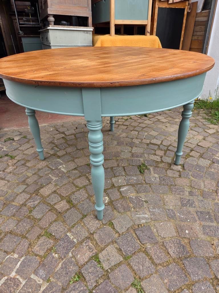 Magnifique ancienne table ronde, massive en pin., Antiquités & Art, Antiquités | Meubles | Tables, Enlèvement