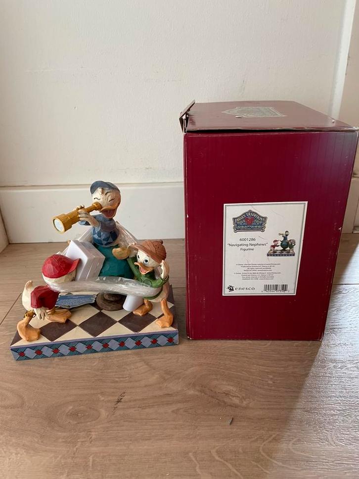 Prachtig Disney Traditions Jim Shore Kwik Kwek wereldbol, Verzamelen, Disney, Zo goed als nieuw, Ophalen of Verzenden