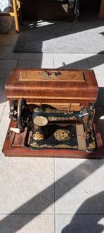 Antieke Naumann Naaimachine met Houten Kap, Antiquités & Art, Antiquités | Machines à coudre, Enlèvement