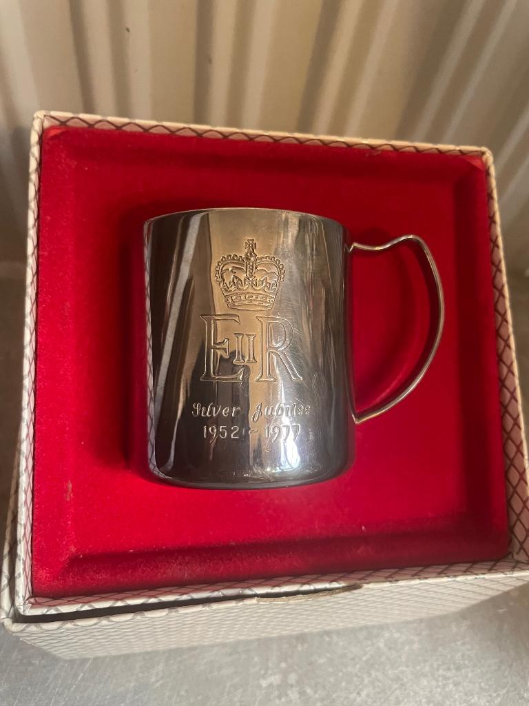 Verzilverde drinkbeker, Zilveren jubileum Koningin Elisabeth, Verzamelen, Koningshuis en Royalty, Ophalen
