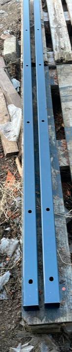 Te koop 2 antraciet grijze kokers met voorgeboorde gaten, Enlèvement, Comme neuf, Fer