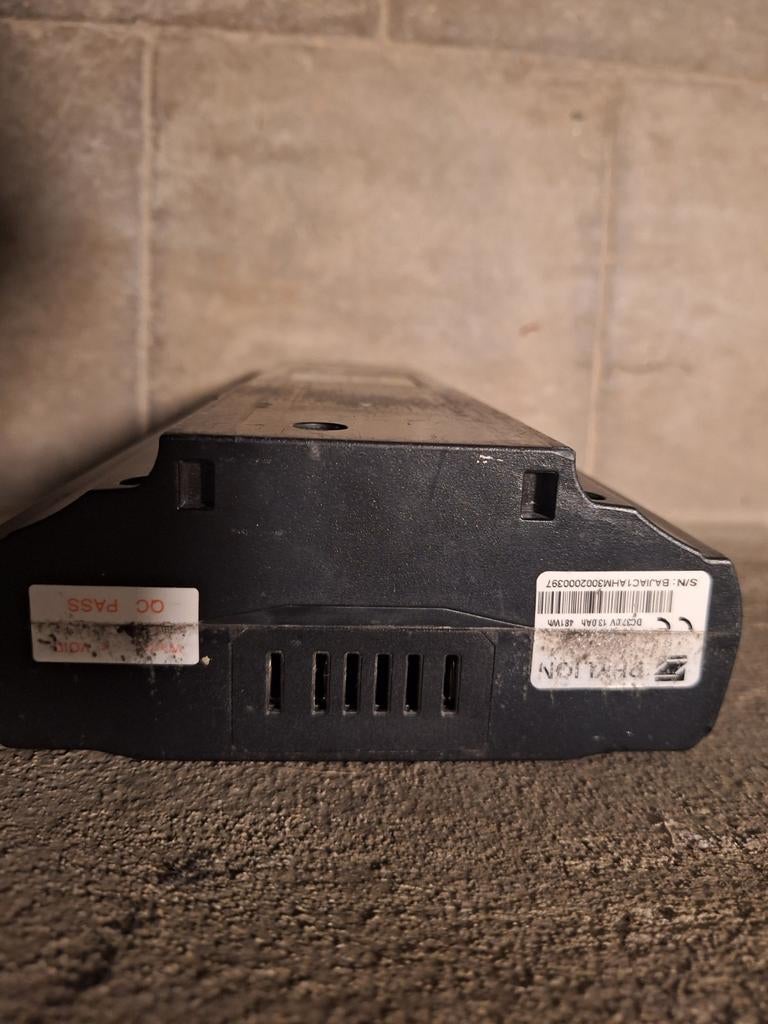 Batterie vélo 250w 36v avec chargeur, Vélos & Vélomoteurs, Accessoires vélo | Batteries de vélo